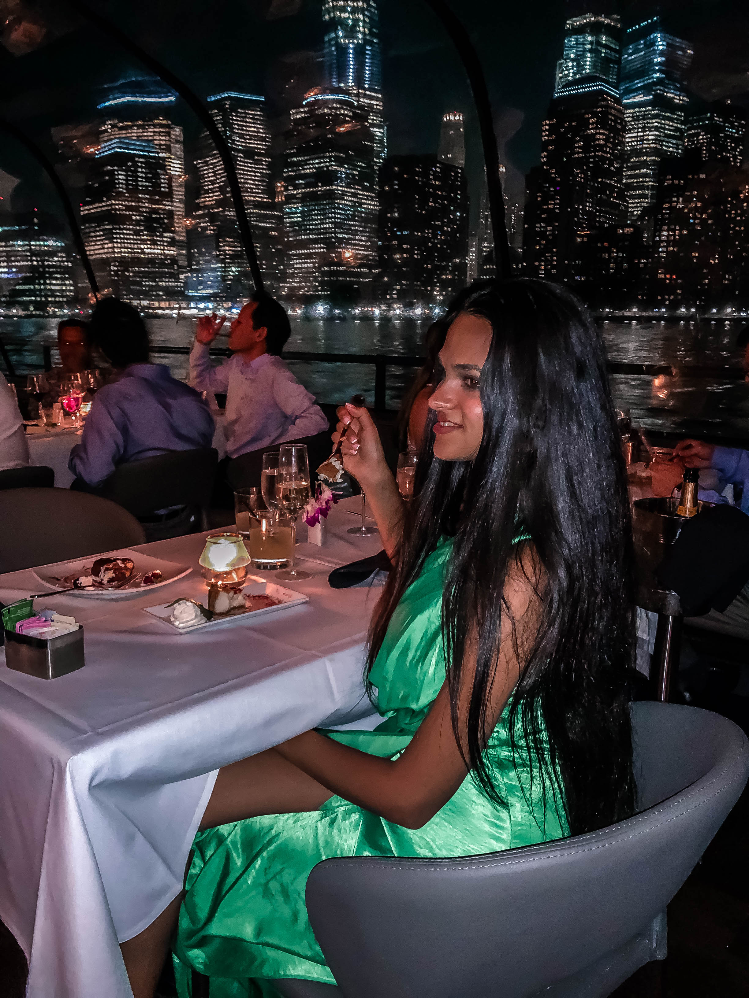 What To Wear On A Dinner Cruise In New York