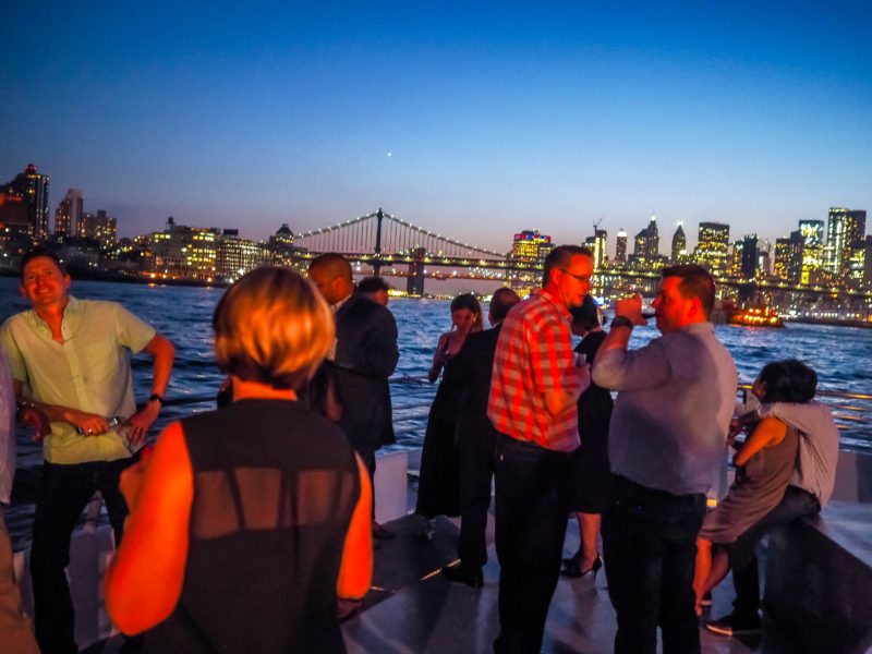 Luxury Dinner Cruise in New York with Bateaux New York – Luxury Voyager